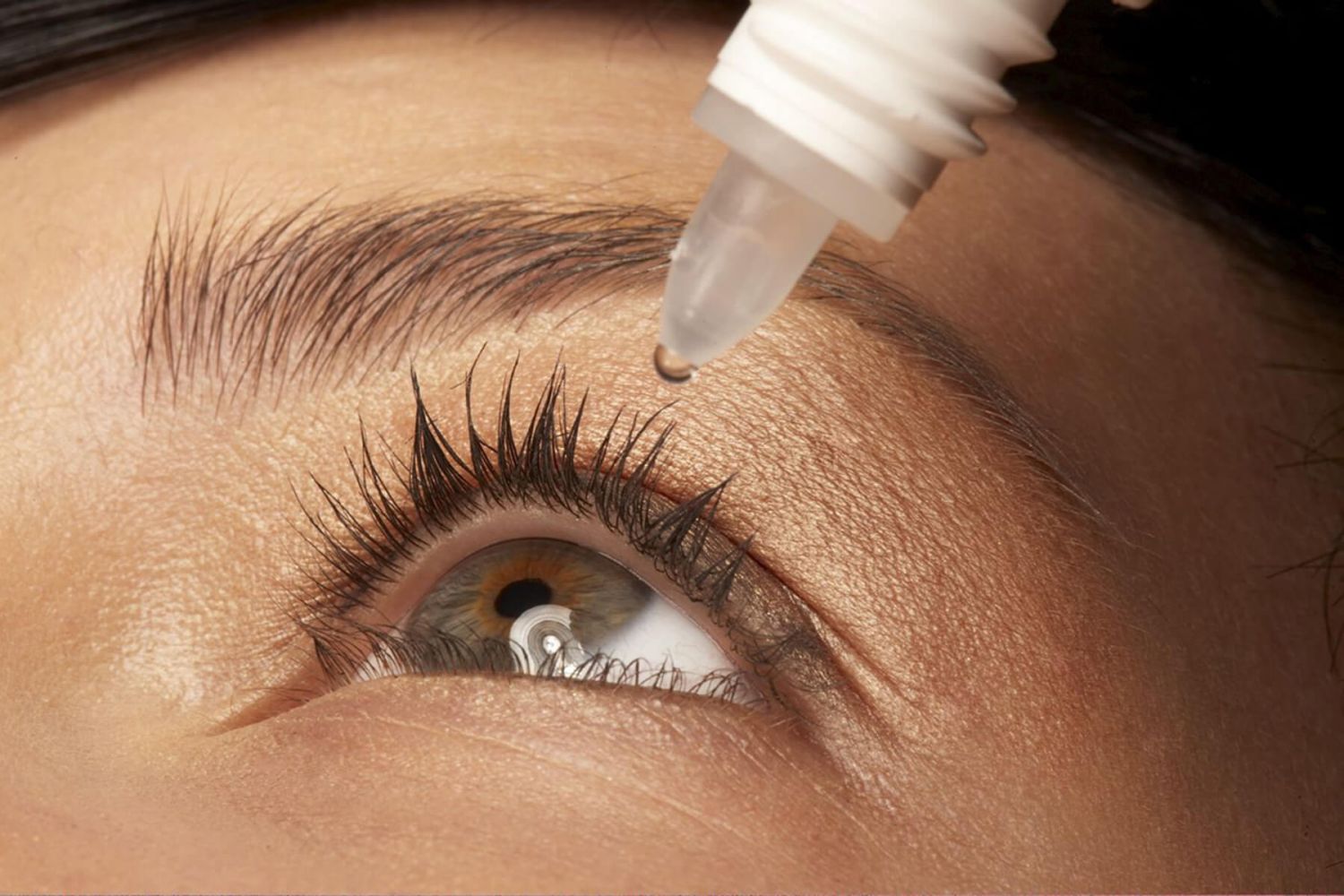 ¿Cómo mantener bien hidratada la piel de tus ojos?