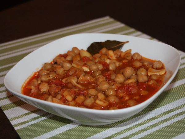 guiso garbanzos y pota con tomate Merca2.es