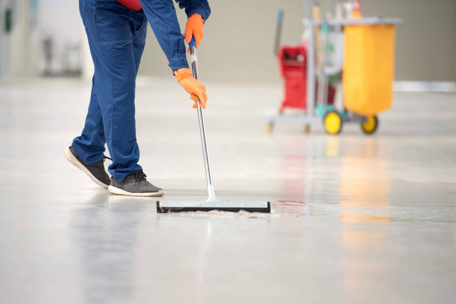EcoCleans, referente en limpieza ecológica dirigida por el empresario de éxito Adrián Din