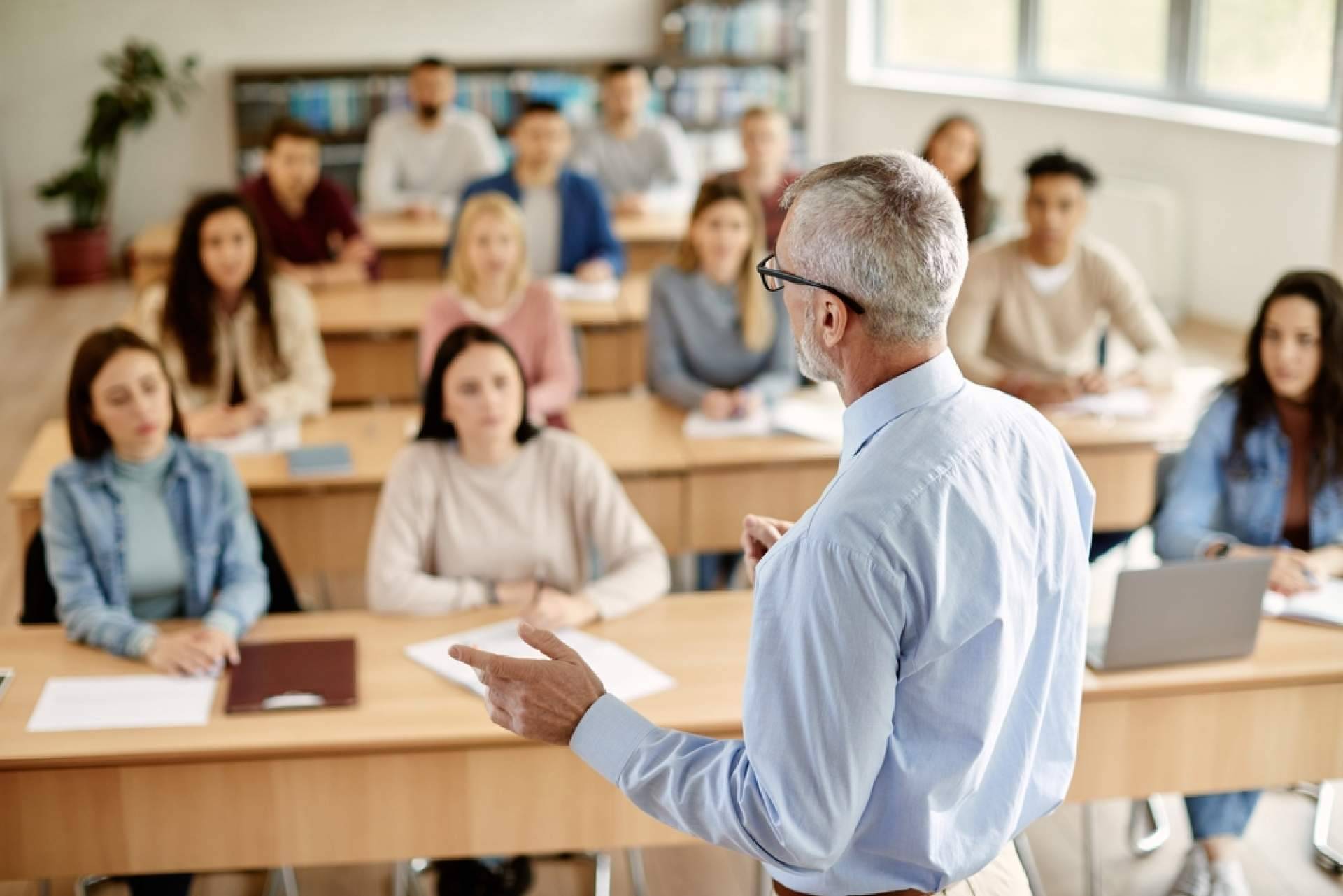 Ayuda Universitaria ayuda a preparar las acreditaciones de la ANECA para ser profesor universitario