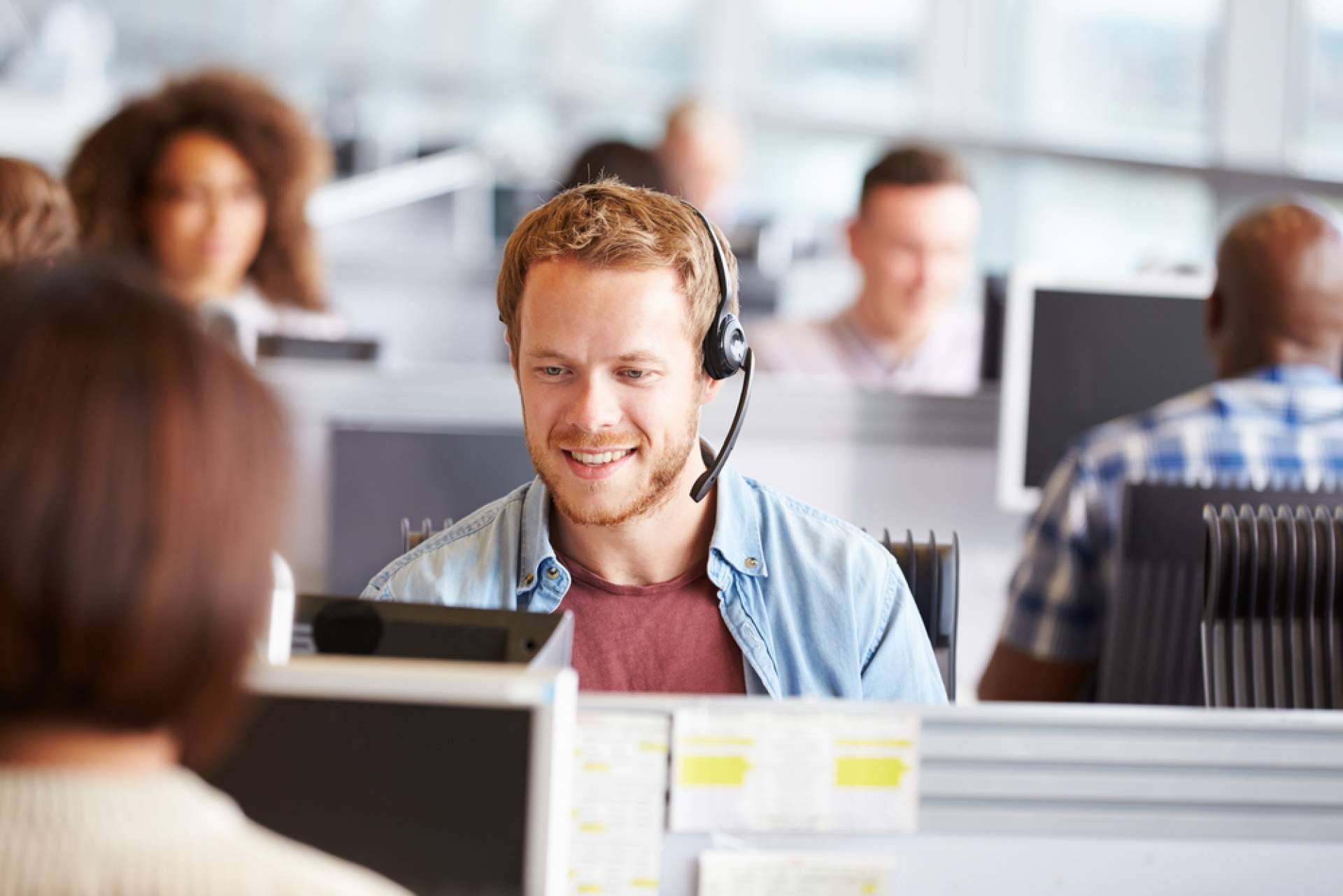 Cómo puede ayudar el marcador predictivo a un call center, de la mano de VoIPer