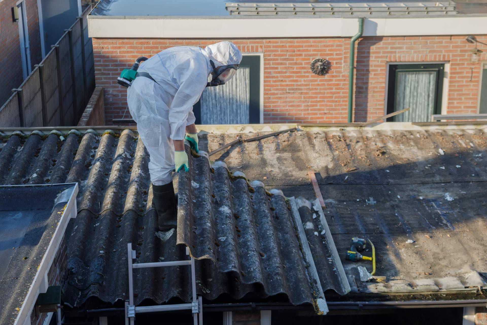 Retirada de amianto y uralita en Cataluña con los profesionales de ECOVALL