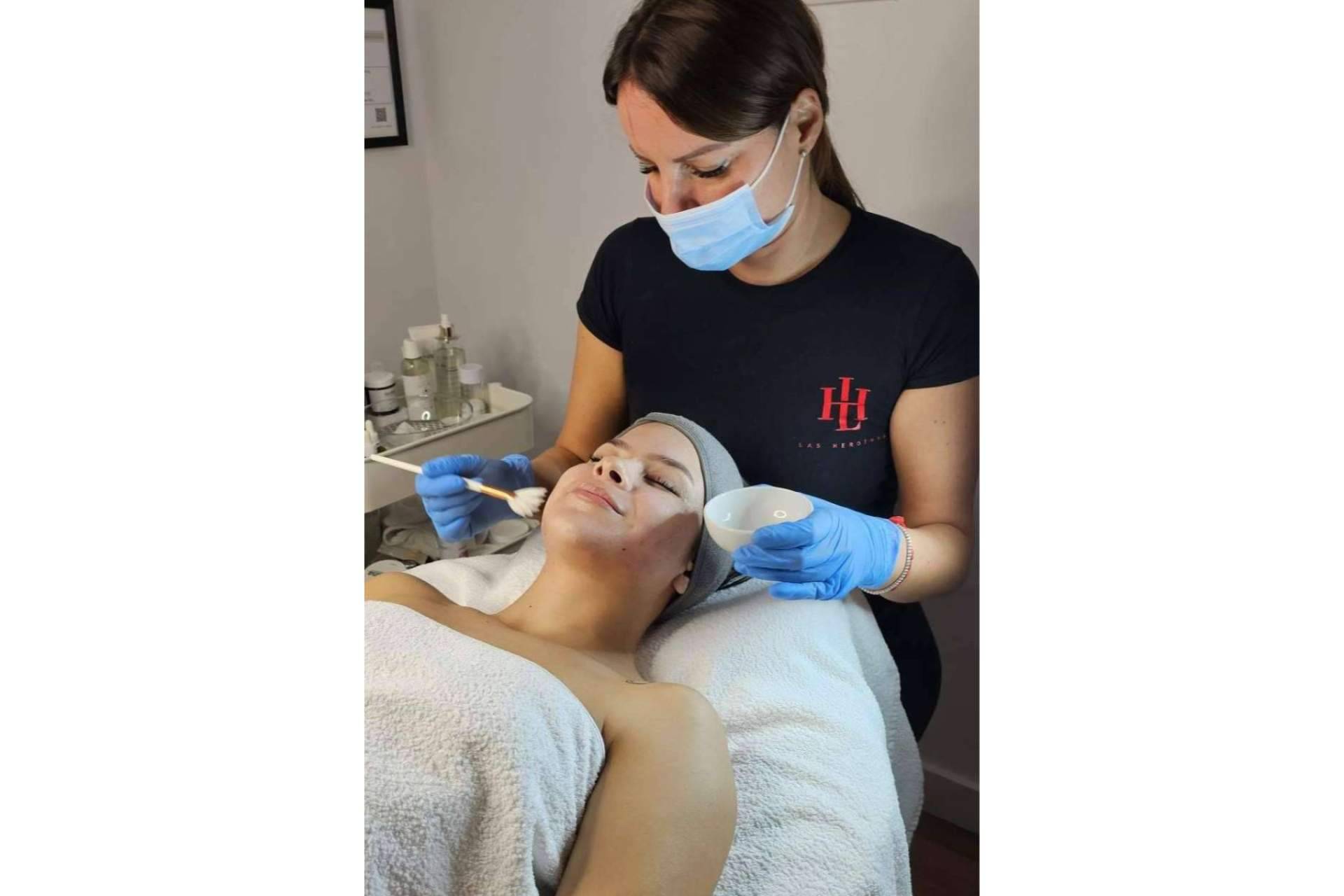 Las Heroínas dispone de profesionales en hidratación facial para dar el mejor aspecto a la piel