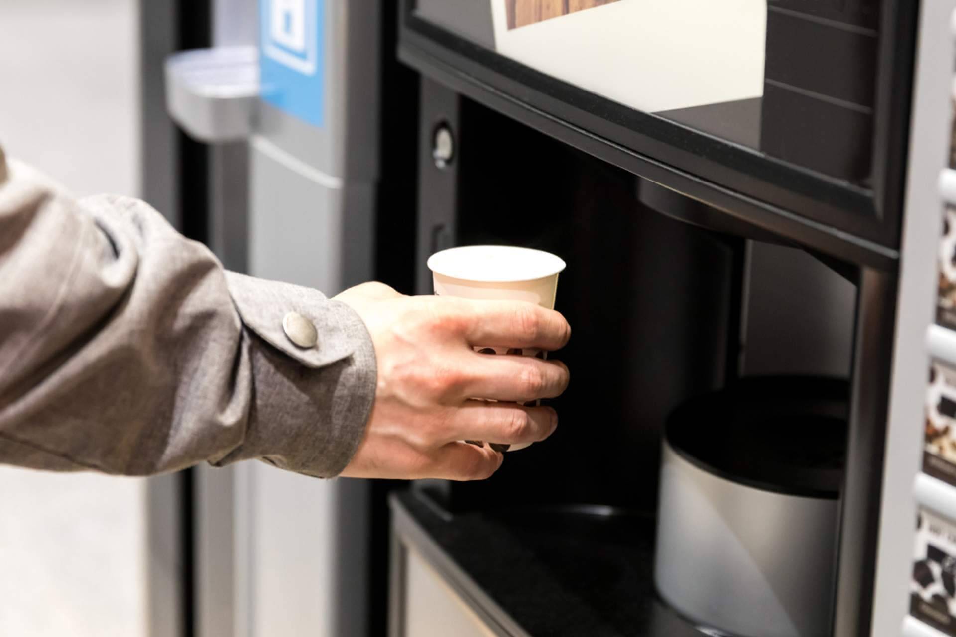 Servicio de máquinas expendedoras de café, de la mano de C&B Señor