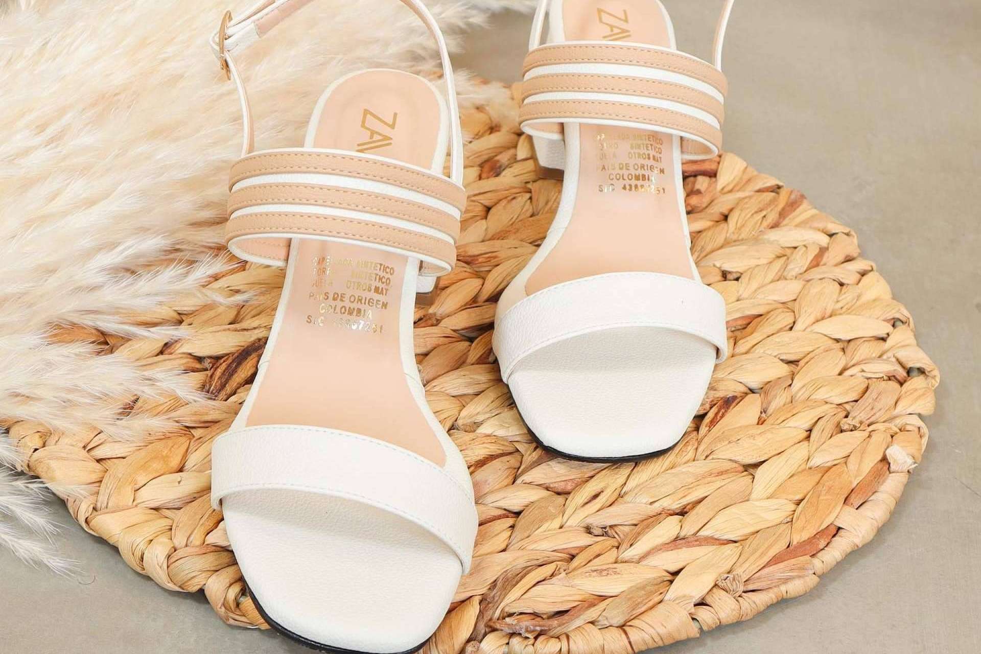 ¿Qué variedad de sandalias de moda ofrece la colección de Zavatty?
