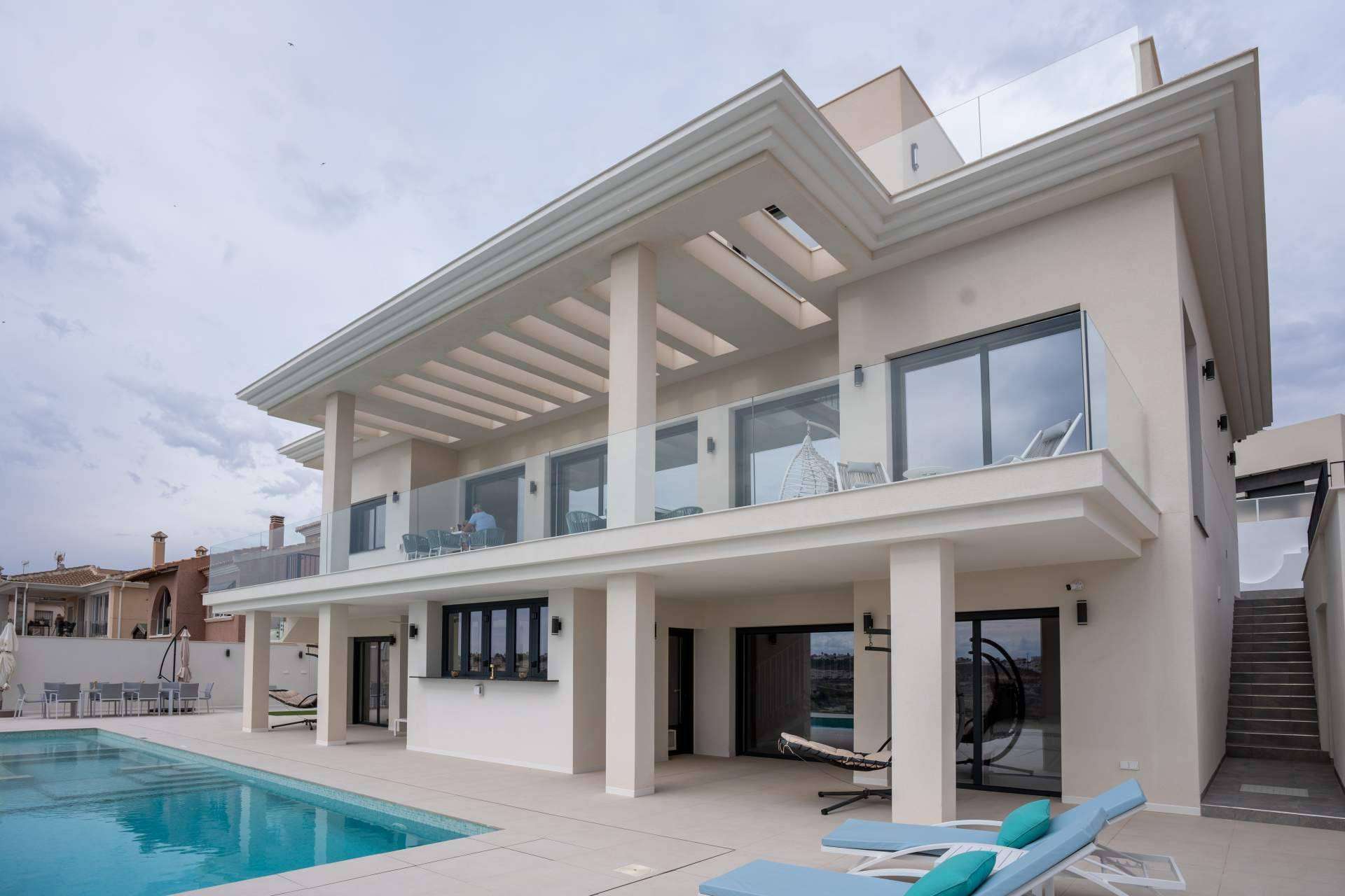 Una rehabilitación que se convirtió en una villa de lujo, por Pacheco Arquitectos
