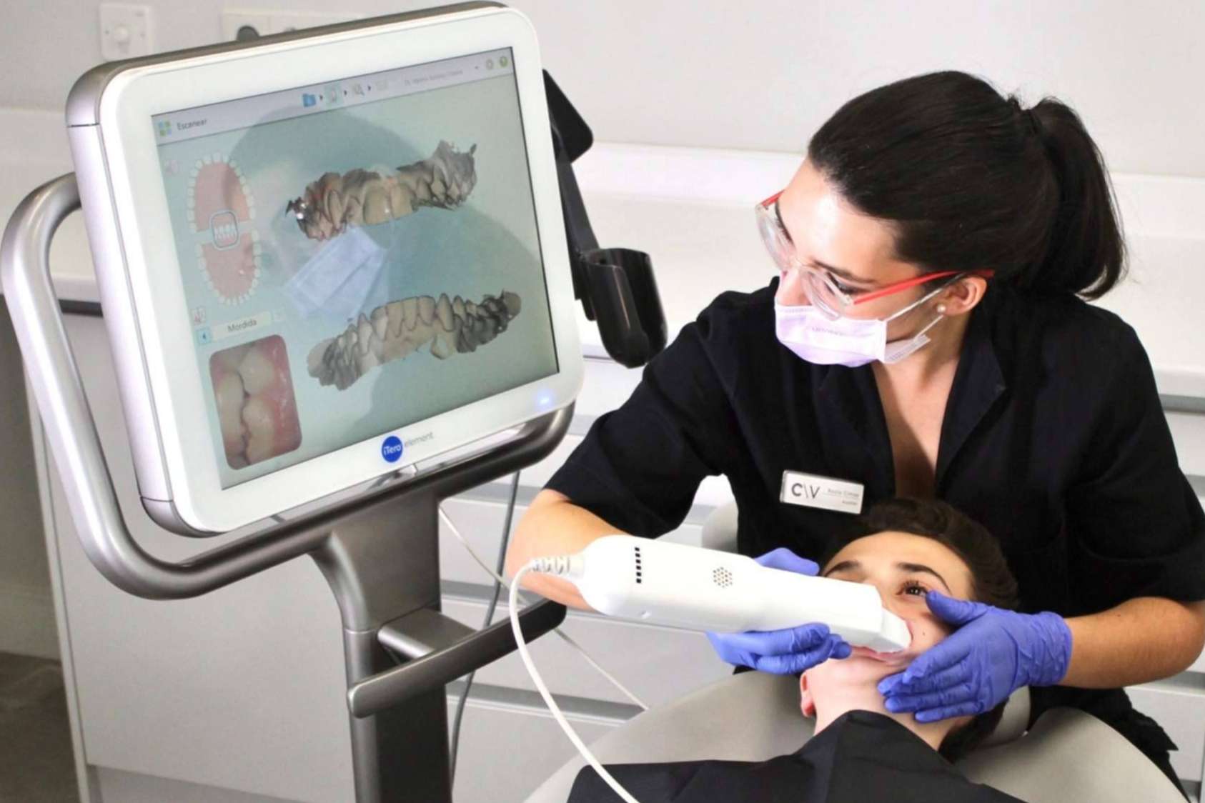 Tratar la maloclusión dental con CLÍNICA CRISTINA VIYUELA + CO y la ortodoncia invisible Invisalign