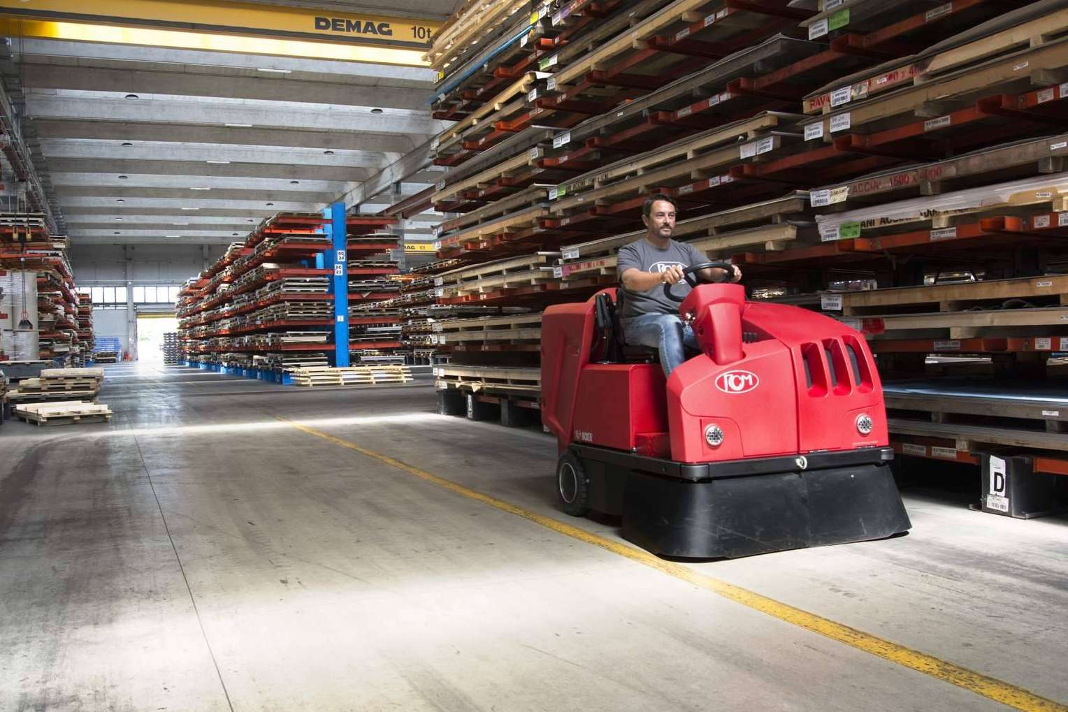 Empresa de venta de maquinaria de limpieza industrial, RCM Ibérica