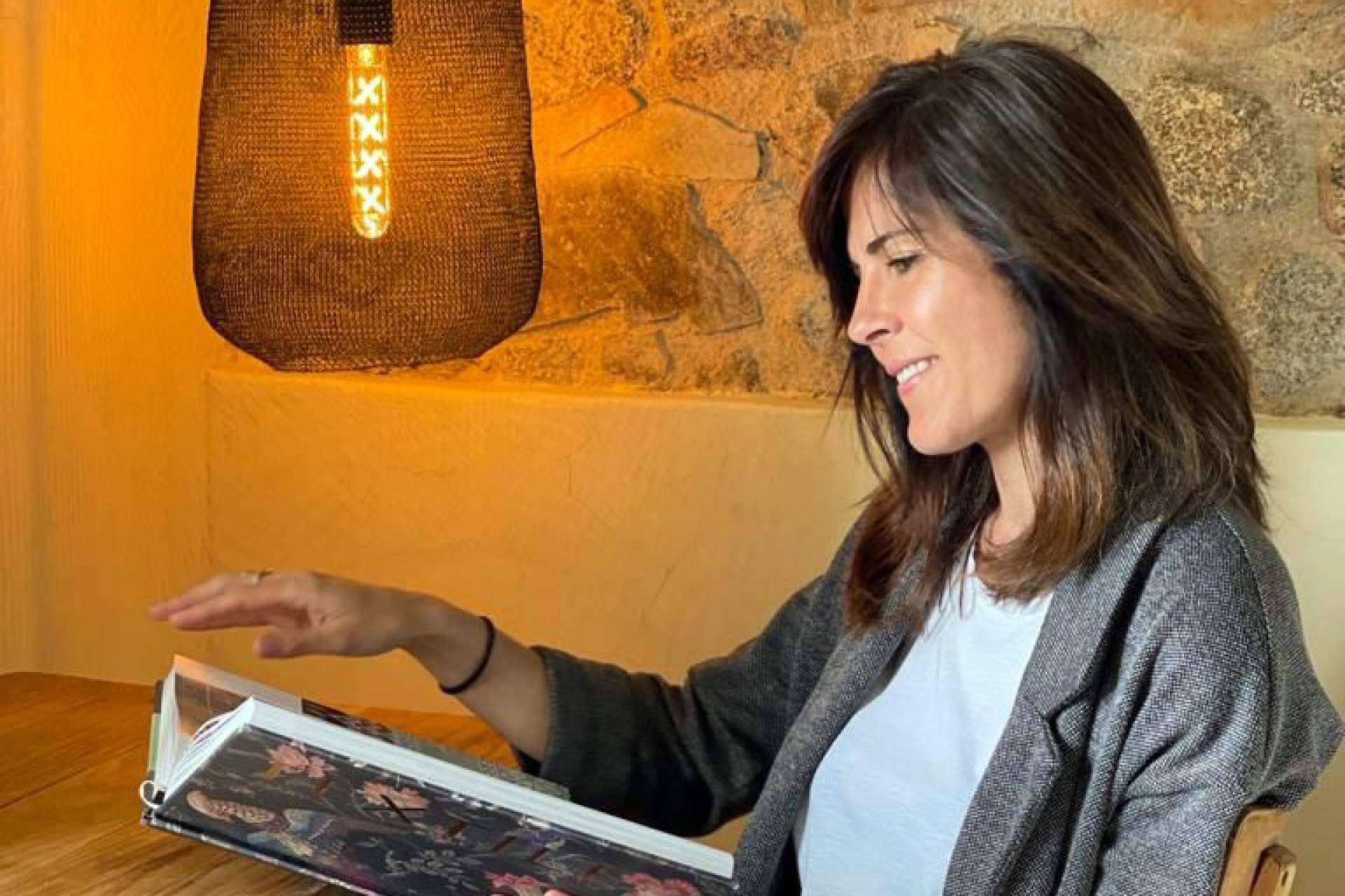 La fundadora & directora creativa de INDAStudio, Isa Rodríguez, concede esta entrevista