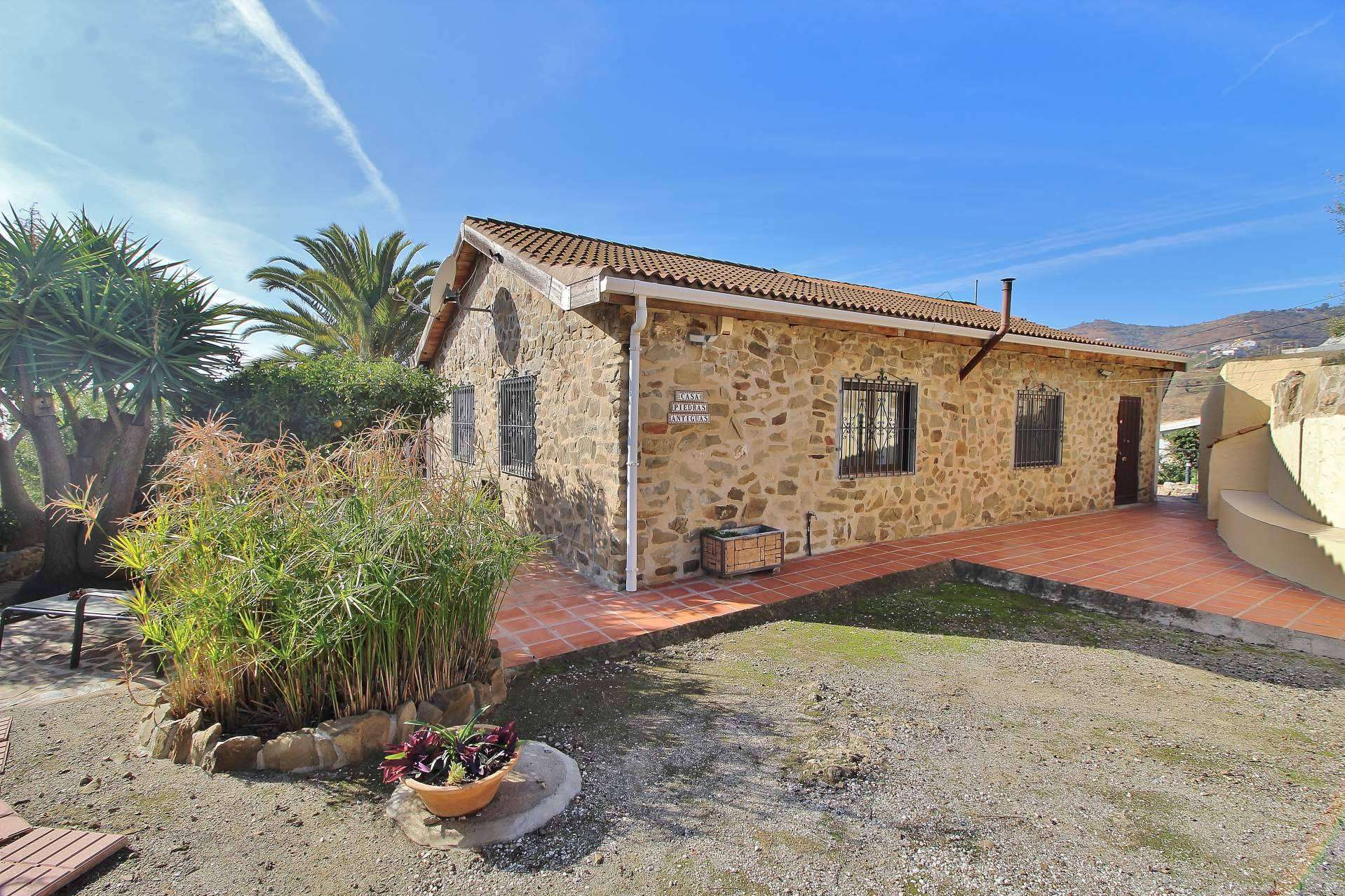 D&A Inmobiliaria permite encontrar un espectacular chalet en venta en Rincón de la Victoria