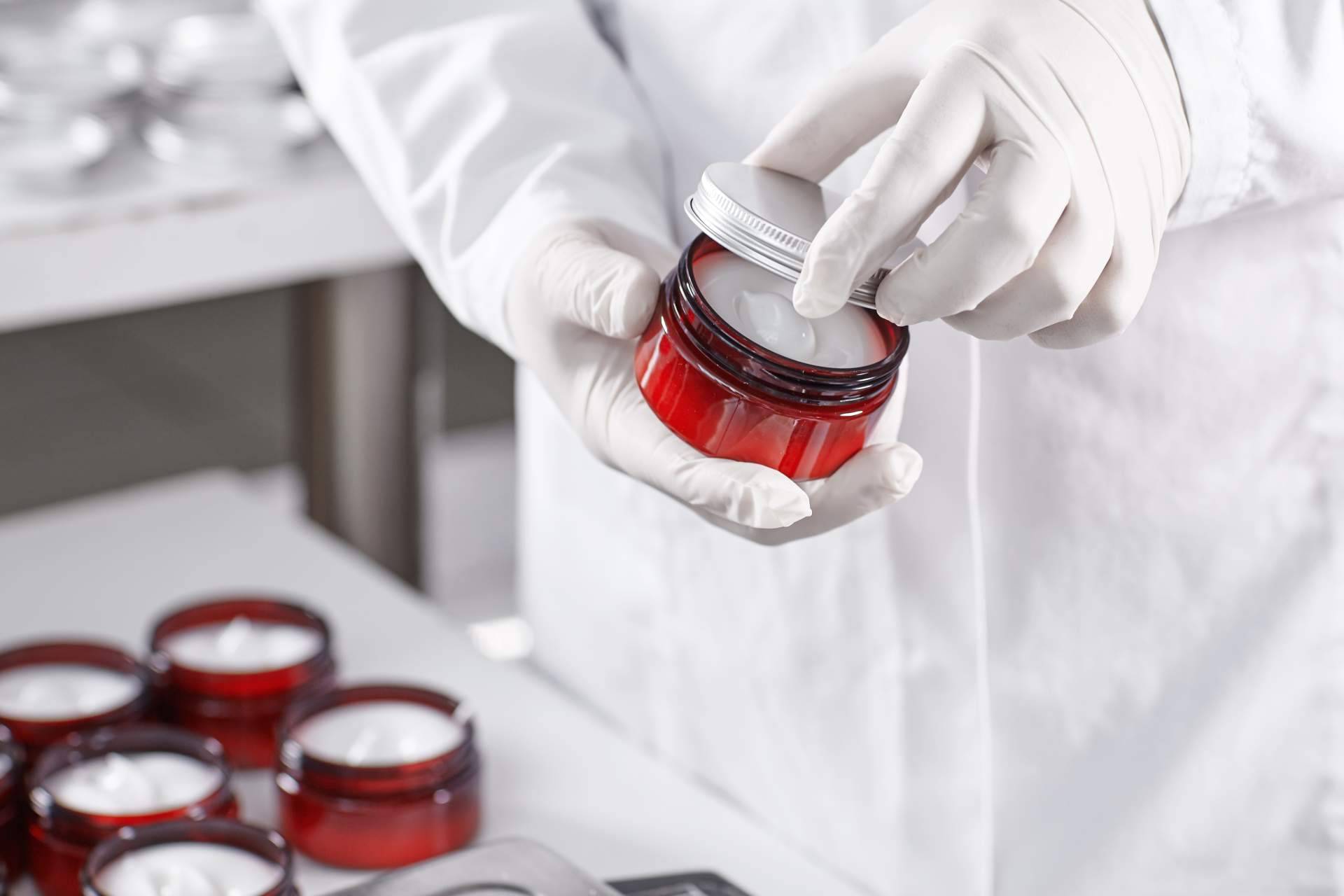 Óleo Farmacia explica la diferencia entre productos dermatológicos y productos cosméticos