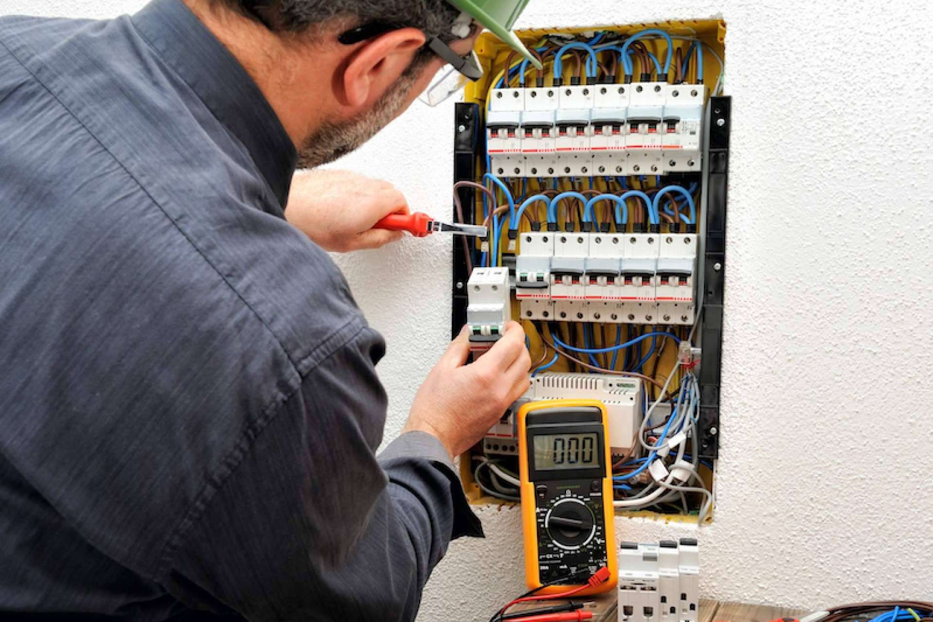 Cadenza Electric ofrece los nuevos magnetotérmicos estrechos IC40N de Schneider