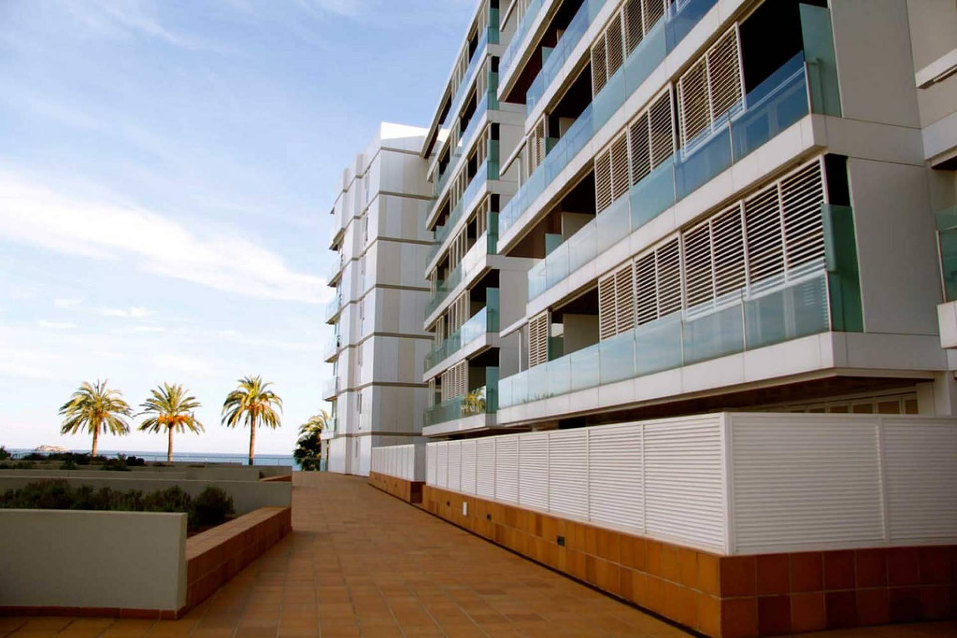 Apartamentos en primera línea de playa en una de las zonas más conocidas de Ibiza, publicados por Eactivos.com en su plataforma