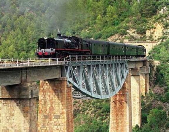 Los trenes turísticos más especiales de España para un viaje de lujo con vistas increíbles 6 Merca2.es llacs Merca2.es