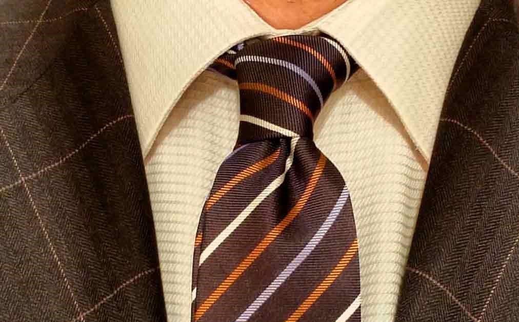 Te enseñamos a hacer un perfecto nudo de corbata de una manera muy sencilla