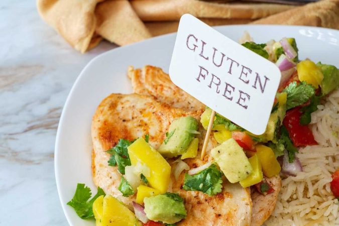 Esto es lo que le pasa a tu cuerpo si dejas de comer gluten sin ser celiaco 4 Merca2.es plato Merca2.es