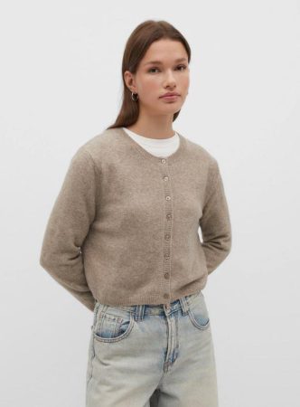 Stradivarius adelanta las rebajas: aprovecha para renovar tu armario por menos de 25 euros 9 Merca2.es prendas de stradivarius chaqueta beis 59abc119 231027104239 580x786 Merca2.es