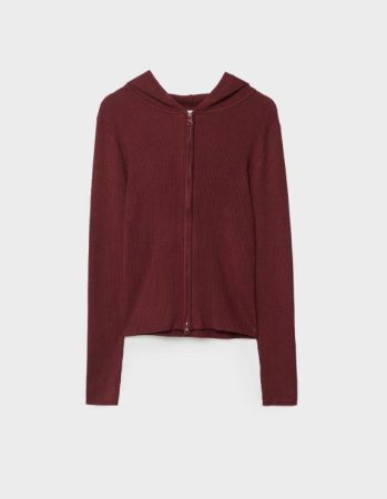 Stradivarius adelanta las rebajas: aprovecha para renovar tu armario por menos de 25 euros 8 Merca2.es prendas de stradivarius chaqueta cremallera 1999 euros 6860c6e5 231027104239 576x742 Merca2.es