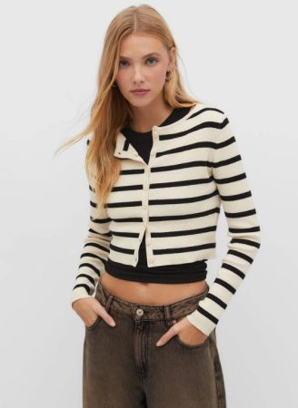 Stradivarius adelanta las rebajas: aprovecha para renovar tu armario por menos de 25 euros 7 Merca2.es prendas de stradivarius chaqueta rayas 1999 euros fbc56bca 231027104240 559x766 Merca2.es