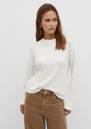 Stradivarius adelanta las rebajas: aprovecha para renovar tu armario por menos de 25 euros 4 Merca2.es prendas de stradivarius jersey blanco e49282f8 231027104240 577x814 Merca2.es