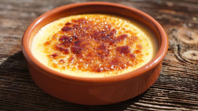 Aprende a hacer una deliciosa crema catalana digna de los mejores chefs pasteleros 3 Merca2.es receta de crema catalana 1200x673 1 Merca2.es