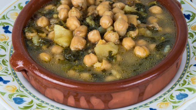 receta de potaje de garbanzos y acelgas 655x368 1 Merca2.es