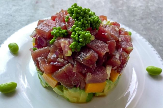 tartar de atun con aguacate y mango Merca2.es