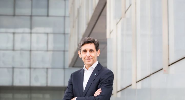 El Gobierno se une a Criteria, Caixabank y BBVA para reforzar la españolidad de Telefónica