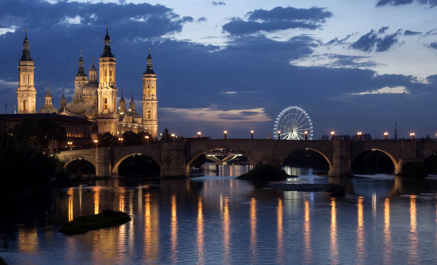 Sumérgete en la historia de Zaragoza: monumentos que narran leyendas de reyes