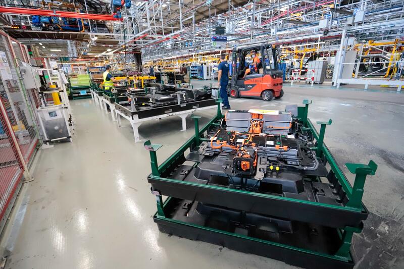 La producción industrial vuelve a terreno positivo tras subir un 0,9% en octubre