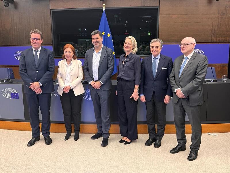 La UE logra un acuerdo de reforma del mercado eléctrico para proteger a los consumidores del alza de precios