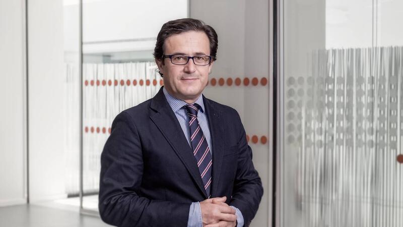 Bankinter retrasa las bajadas de tipos a otoño de 2024 y da al Ibex un potencial del 12%
