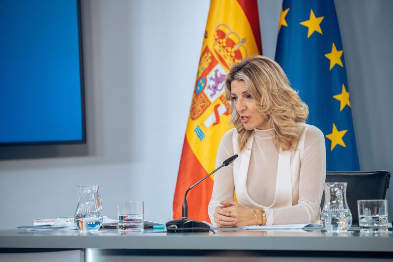 Nadia Calviño y Yolanda Díaz firman la paz del subsidio de desempleo