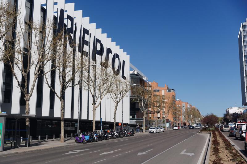 Repsol abonará un dividendo de 0,4 euros brutos por acción el próximo mes de enero