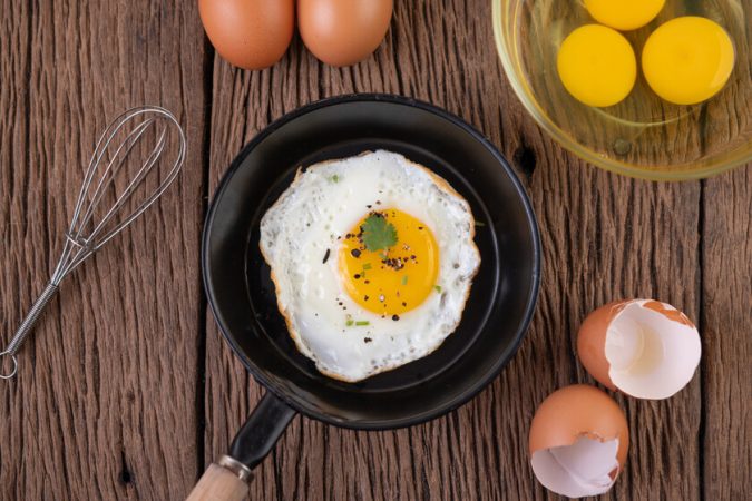 Asi se frien los huevos sin aceite ni sarten un metodo increible y muy saludable 7 Merca2.es