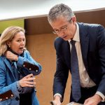El BdE mete más presión al Gobierno y la banca para mejorar los servicios financieros