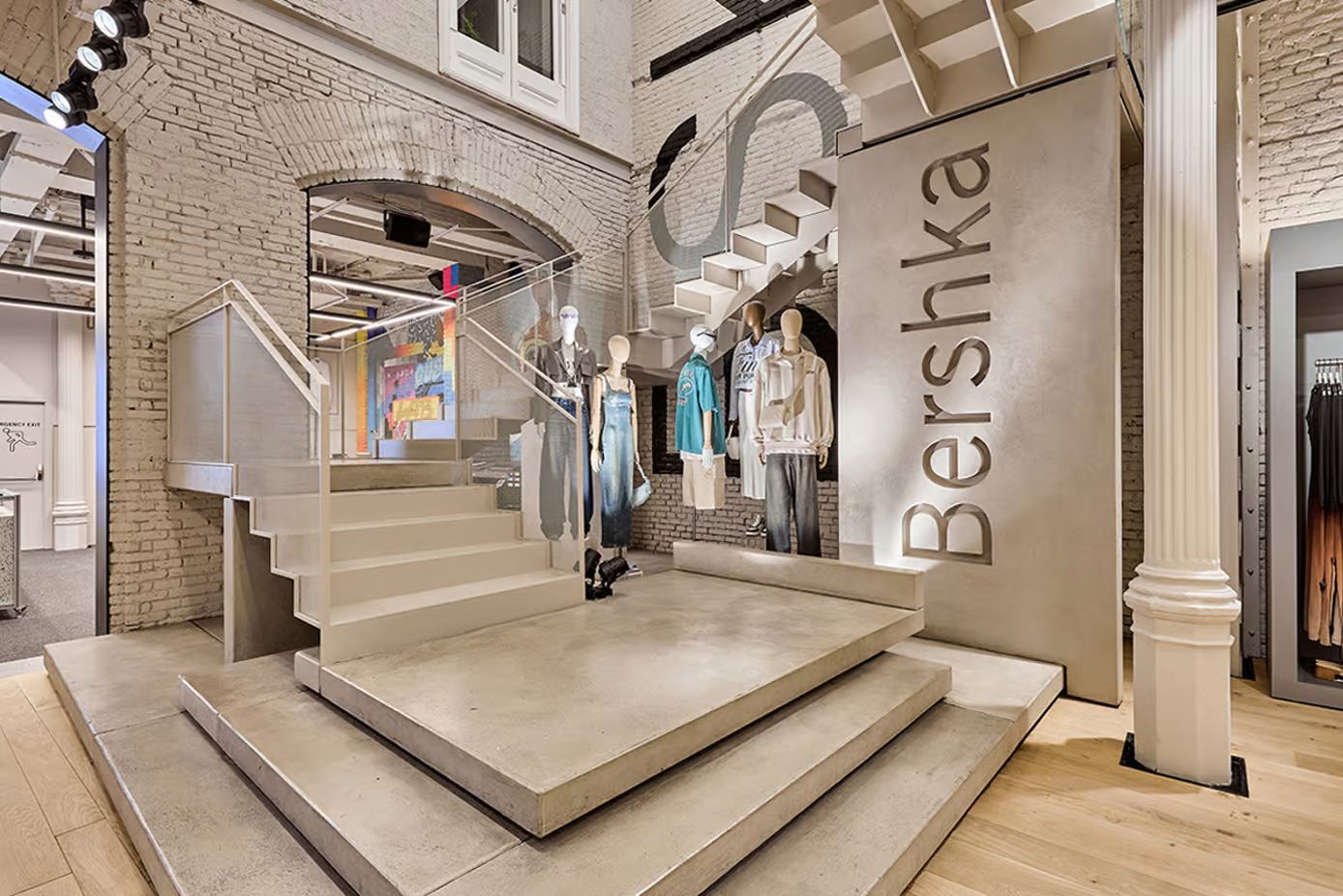 Bershka rebaja a menos de 30 euros su abrigo de paño calentito más vendido