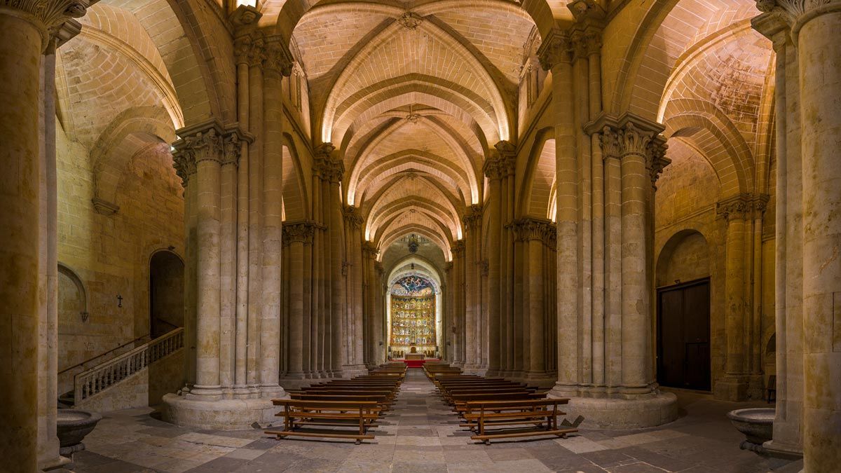 Catedral Vieja de Salamanca: Un tesoro gótico que cuenta la historia de la ciudad.