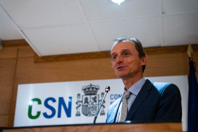 El exministro de Ciencia e Innovación y astronauta, Pedro Duque, imparte la conferencia 'El círculo virtuoso de la ciencia y la innovación' en el salón de actos del Consejo de Seguridad Nuclear, a 15 de junio de 2023, en Madrid (España).