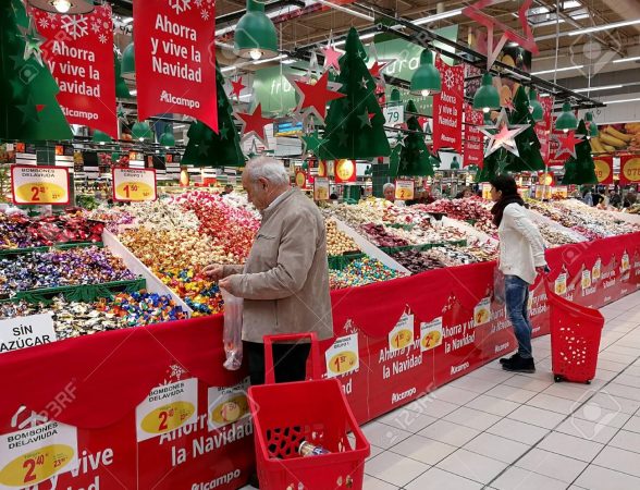 Facua-Consumidores señala los supermercados donde más ha subido el precio de los dulces navideños