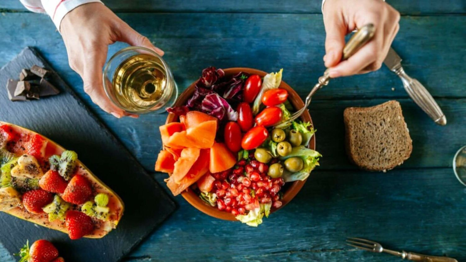 ¿Por qué se sufre más dolor de espalda cuando hace frío? 2 Merca2.es EL PAPEL DE LA ALIMENTACIÓN EN EL DOLOR DE ESPALDA