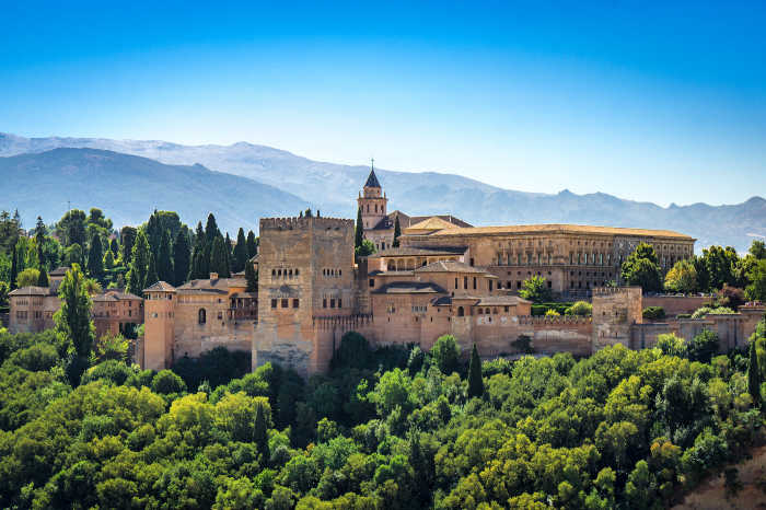 Tras los muros de La Alhambra: descubre los tesoros ocultos de Granada