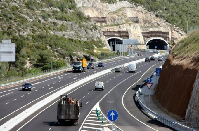 La DGT advierte de las multas que te van a caer por no circular por el carril correcto en carretera 11 Merca2.es