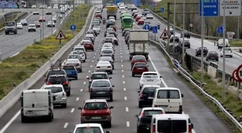 La DGT advierte de las multas que te van a caer por no circular por el carril correcto en carretera 8 Merca2.es