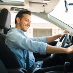 La DGT explica cuál es la forma correcta de sentarse al volante y evitar disgustos