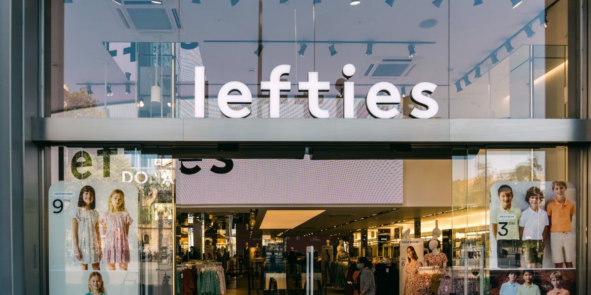 Lefties tiene el vestido para Nochevieja perfecto para las amantes del look bohemio y los estampados