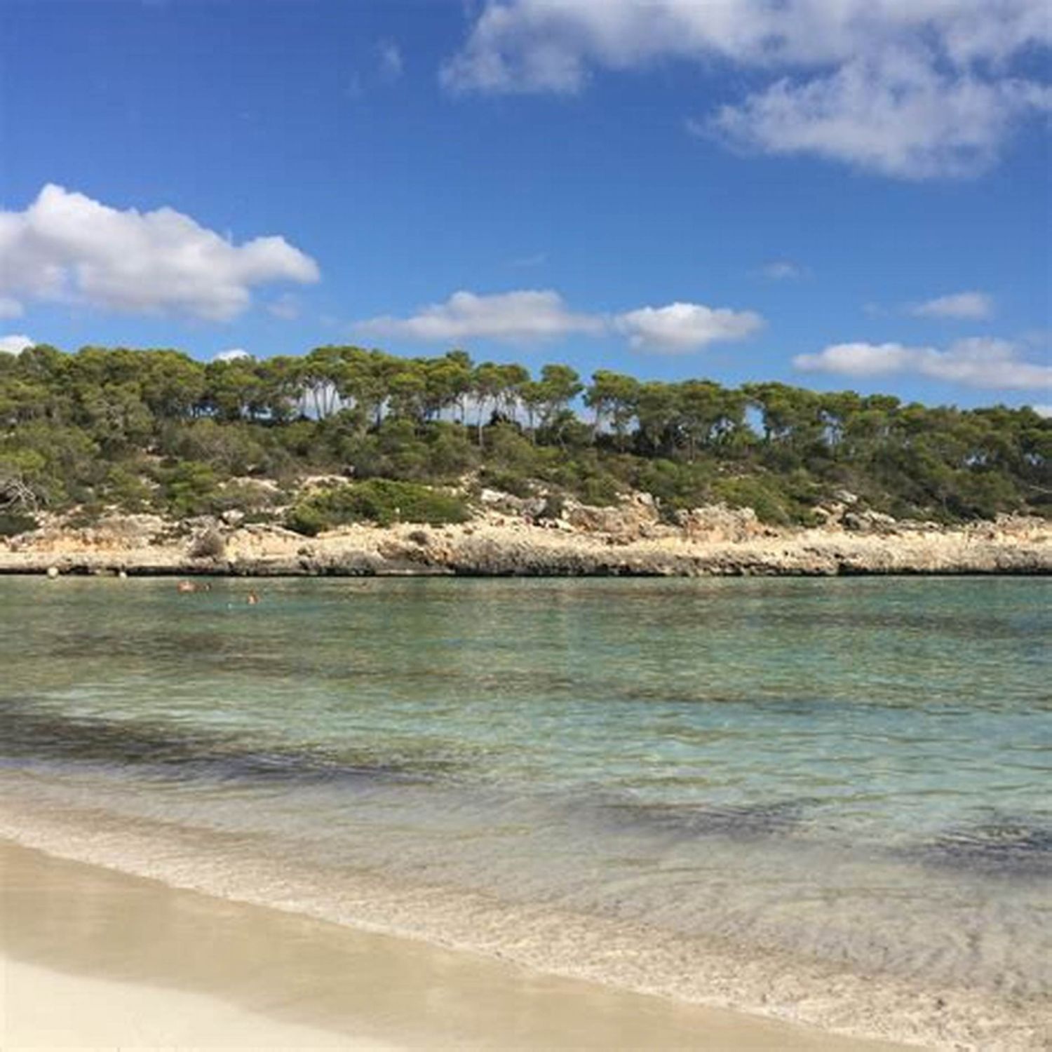 Descubre la Menorca menos conocida: calas secretas y paisajes mediterráneos 1 Merca2.es Tesoro Escondido: Las Calas Secretas