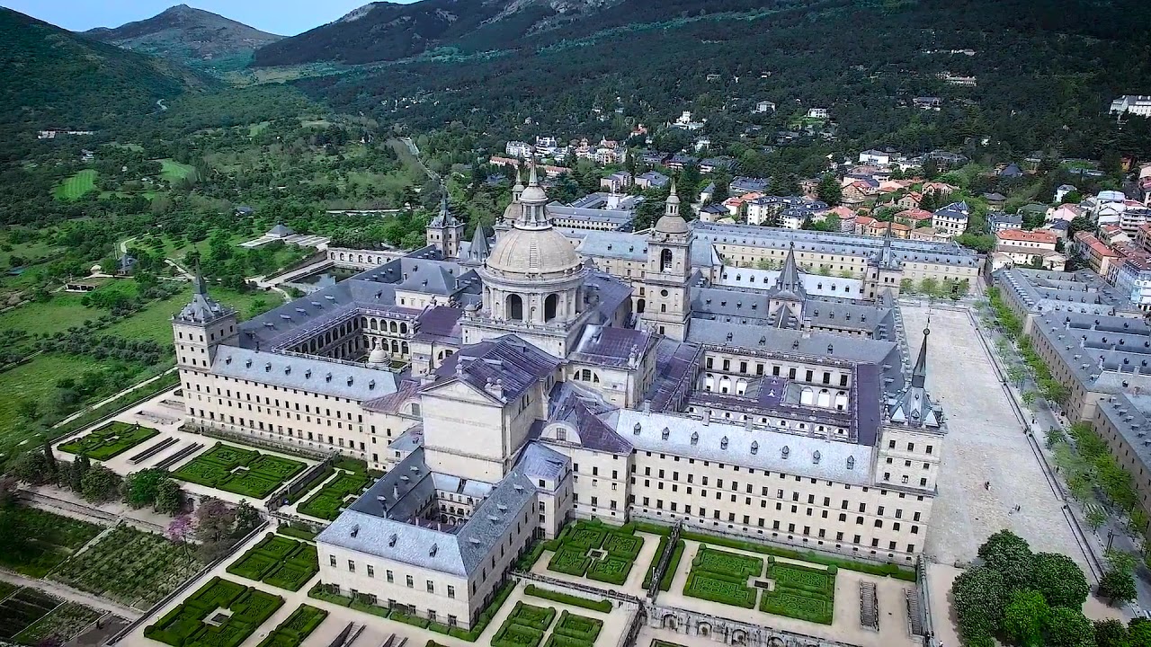 Madrid y su joya histórica: Explora el Legado de España en el Monasterio de San Lorenzo de El Escorial