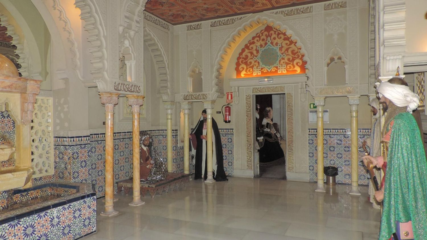 Descubre el encanto secreto del Museo de Cera de Madrid: Figuras que casi respiran 4 Merca2.es El Impacto en la Educación y la Cultura