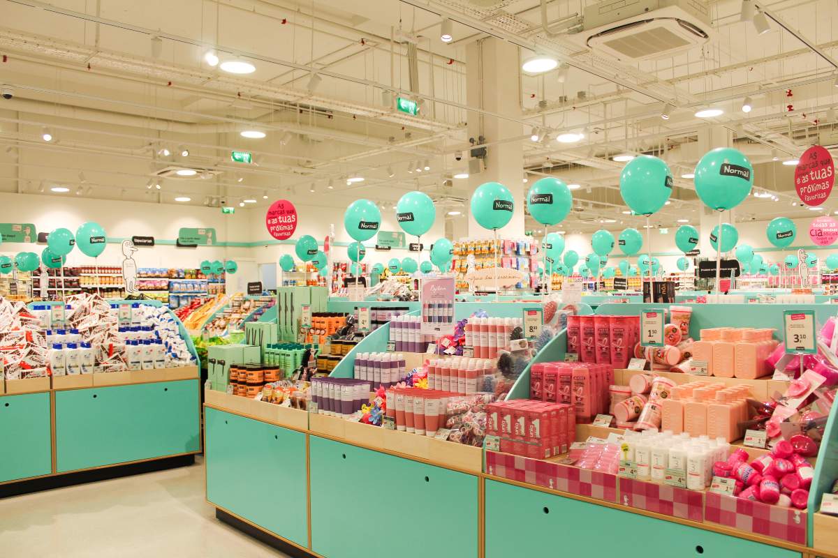Los supermercados Normal indignan a los clientes tras adelantar el cierre de su concurso